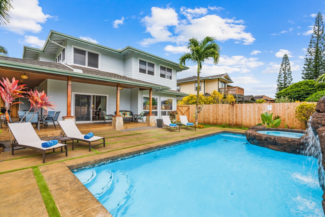 Hale Ohana pool, spa and house